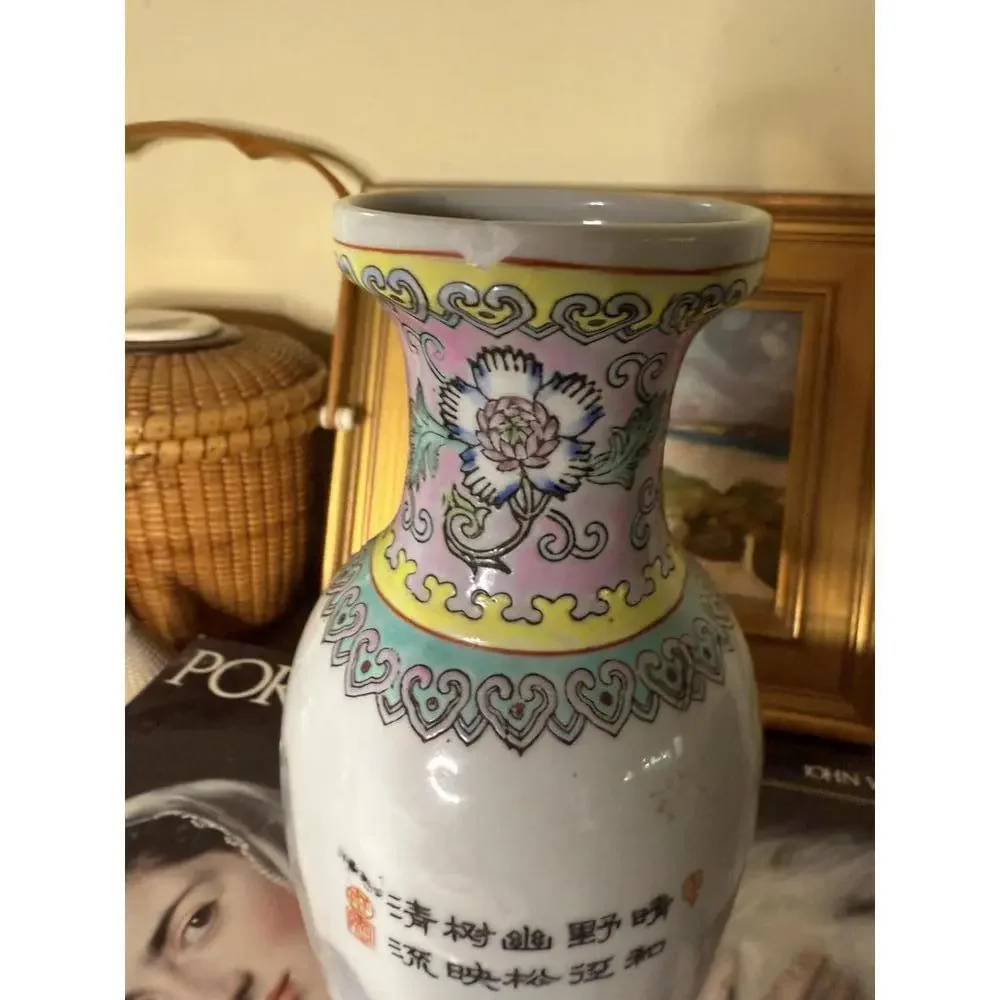 VTG 2 Famille Rose Vases Pink Porcelain Chinoiserie hand-painted in China - Picture 5 of 9